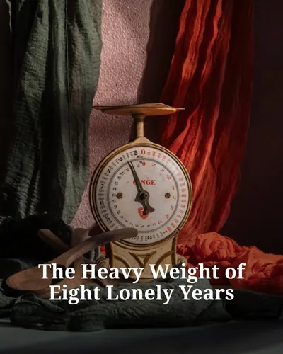 Cover image for The Heavy Weight of Eight Lonely Years